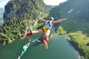 九游下载安装-英超金手套之争：阿利森、埃德森谁是最佳门将？，官方_35场比赛18次零封 埃德森蝉联英超金手套奖